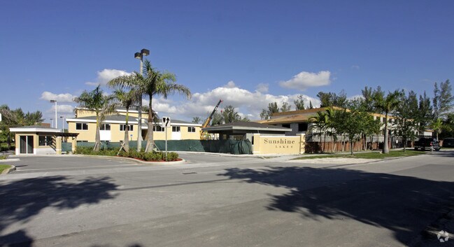 Sunshine Lakes - Sunshine Lakes Apartments