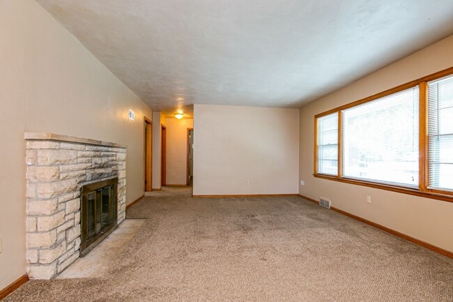 Photo - Great 5 Bedroom on East Side of Campus