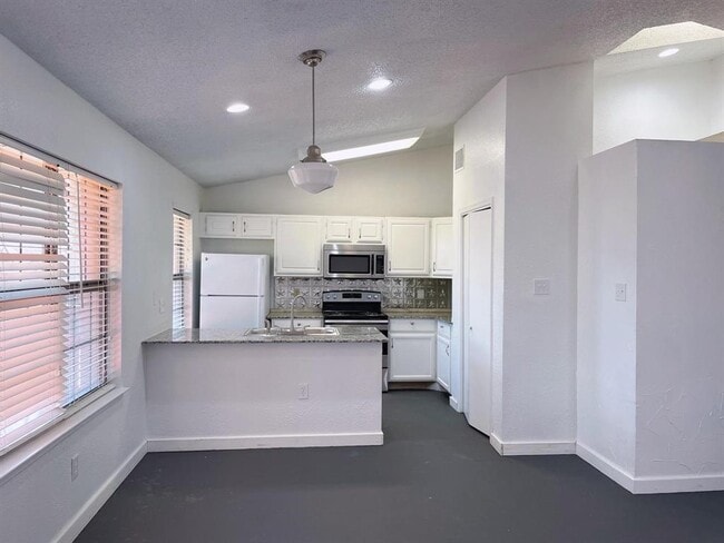 Photo - 21107 Highland Lake Dr