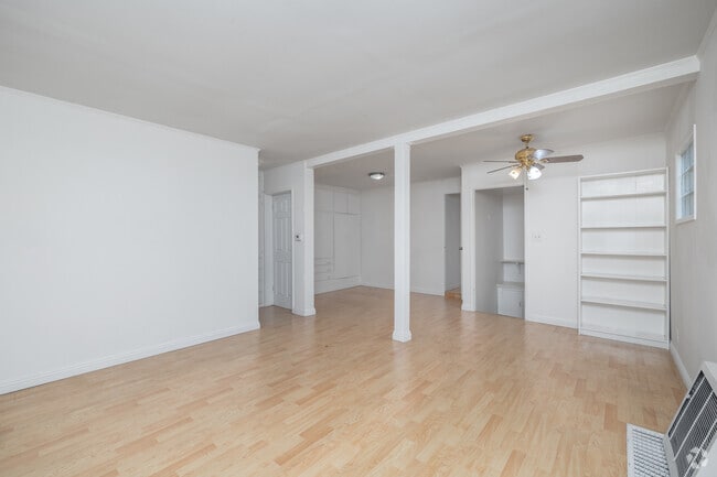 1 habitación, 1 baño - 950 pies cuadrados - Sala de estar - 925 1/2 Tularosa Dr Unidad 9251/2