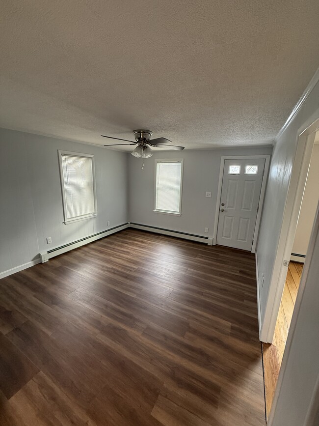 Photo - 1027 Monmouth St