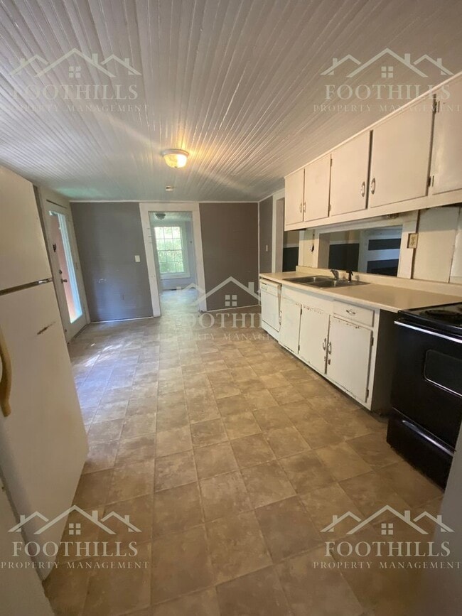 Photo - 3-Bedroom Duplex with Appliances Included ...