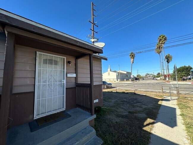 Building Photo - Compton Duplex Unit Compton Duplex 2128 Rental