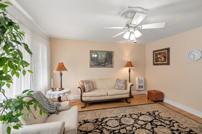 Photo - 451 Broad St