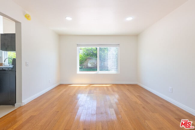 Photo - 8324 Beckford Ave