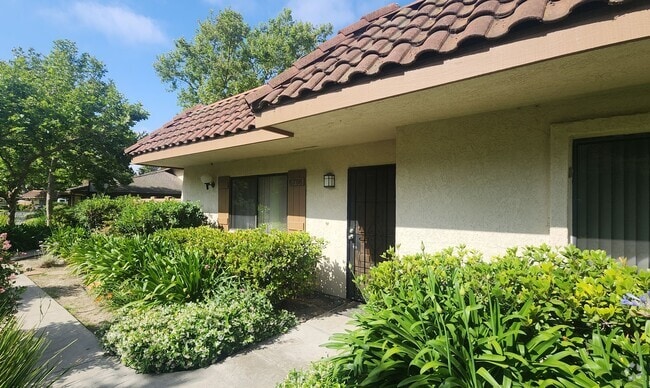 Building Photo - Your perfect Ventura retreat—spacious 3 be... Rental