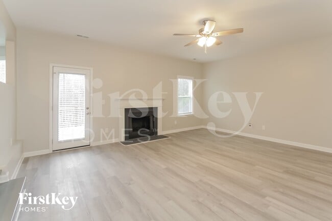 5208 Eagle Creek Dr