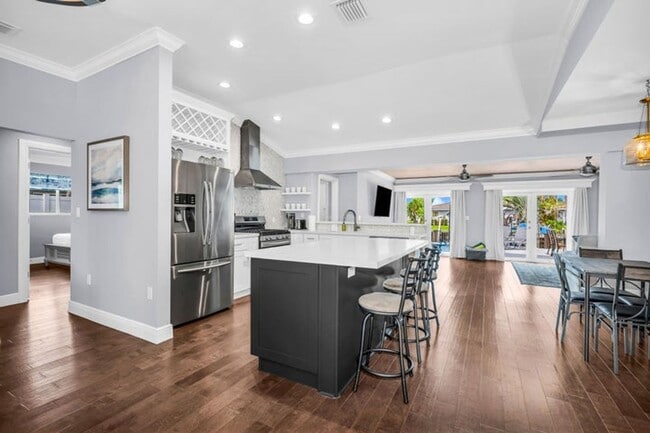 Photo - 249 SE 3rd Ave