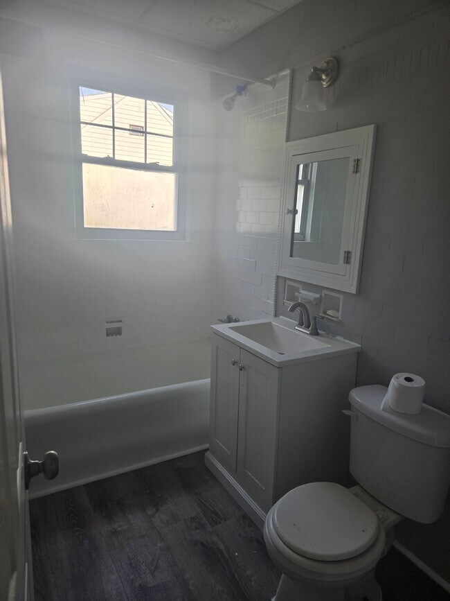 Photo - 565 E Elm St Unit 2