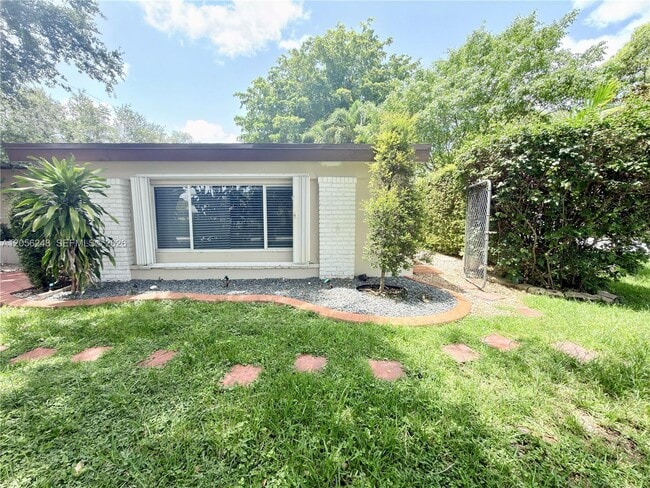 Building Photo - 9160 SW 73rd St Unit B
