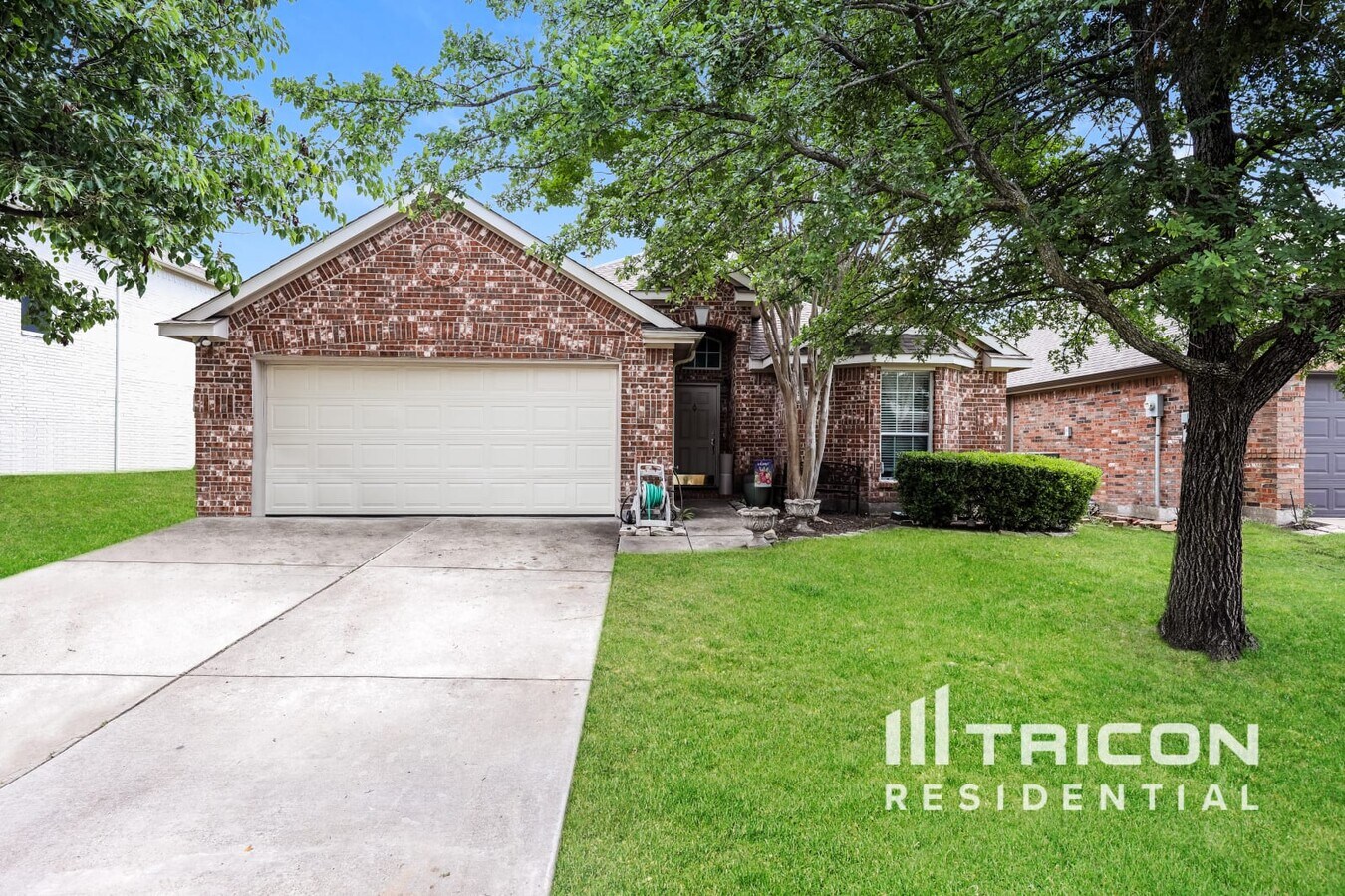 Photo - 2520 Persimmon Dr House