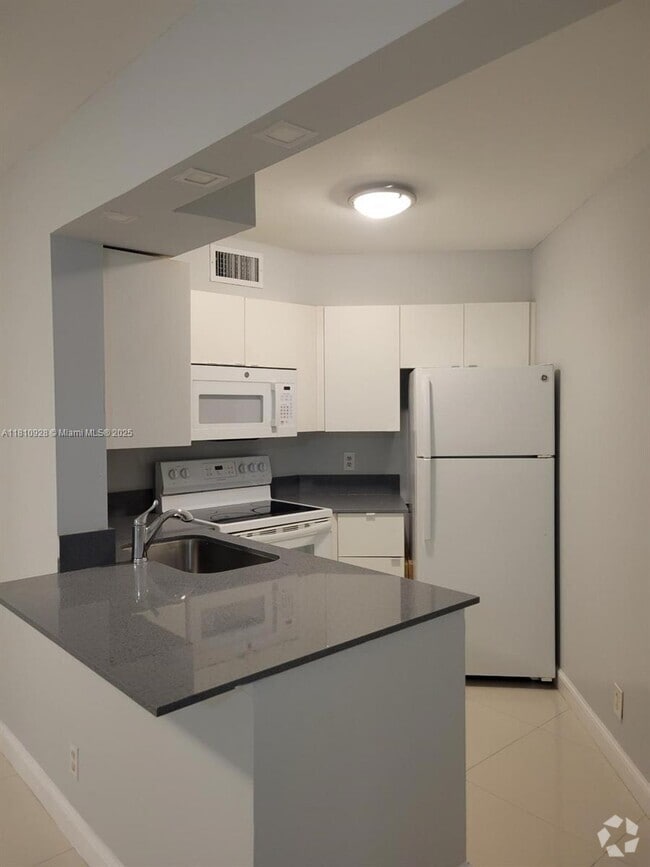 Building Photo - 216 Lake Pointe Dr Unit 127 Rental