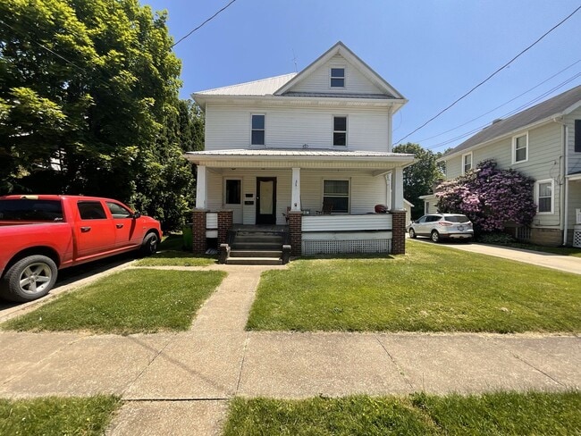 Building Photo - One Bedroom, Upstairs Duplex