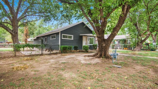 Photo - Beautifully Crafted 3 Bed 1 Bath Home in River Oaks!