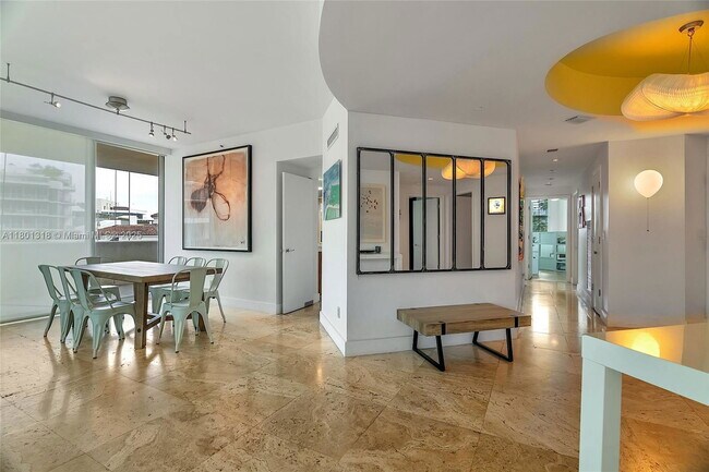 Photo - 300 South Pointe Dr