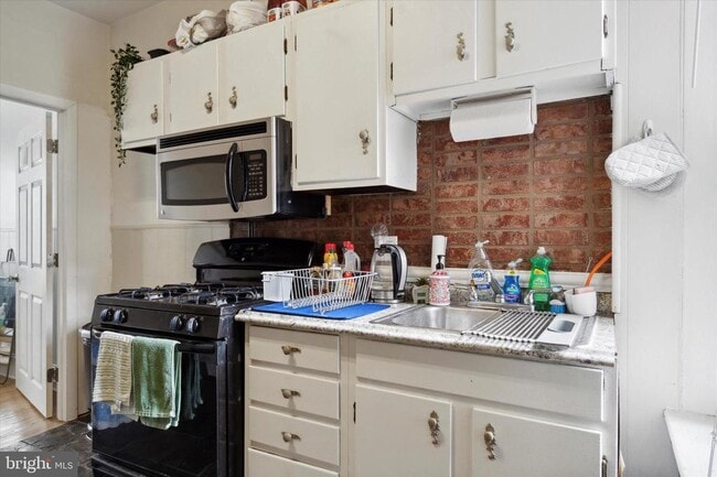 Photo - 3215 Hamilton St