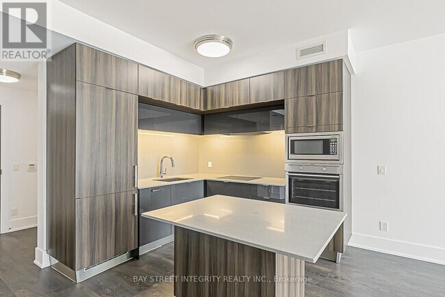 Photo - 15 Merchants' Wharf Unit 405