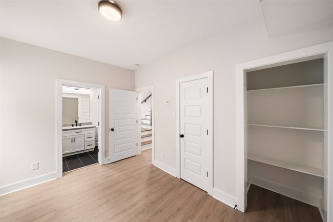 Photo - 1003 E 33rd St