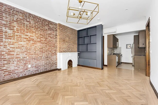 121 E 37th St Unit 3A