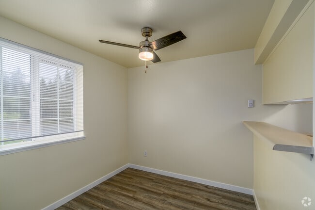 2BR, 2BA - 950SF - Dining Room