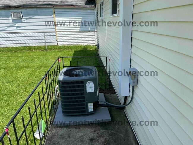 Photo - 1502 Illinois St