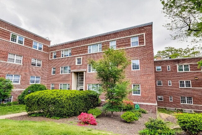 Building Photo - 1303 N Ode St Unit 215