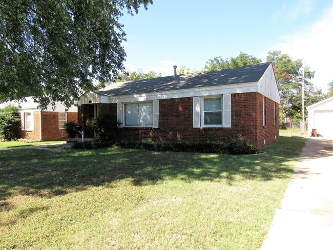 Photo - 111 E Marshall Dr