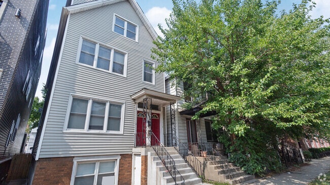 Building Photo - 2636 N Ashland Ave Rental