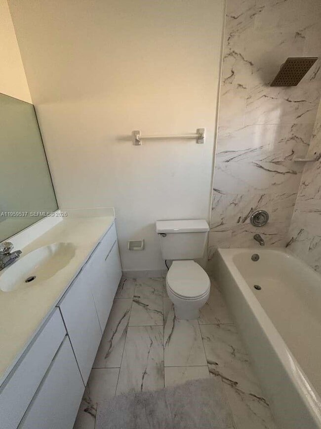 Photo - 613 NE 5th St Unidad 0