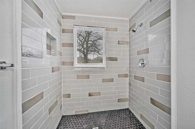 Photo - 2205 Sumpter St