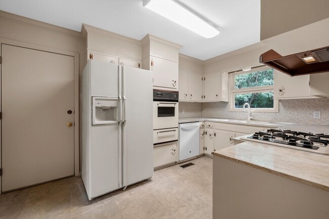 Photo - Private Woodway Retreat