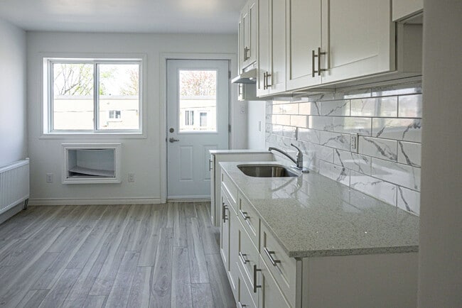 Building Photo - 630 Cummings Ave Unit 306