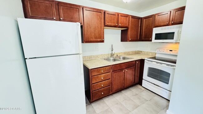 Photo - 732 N Halifax Ave Unidad #405