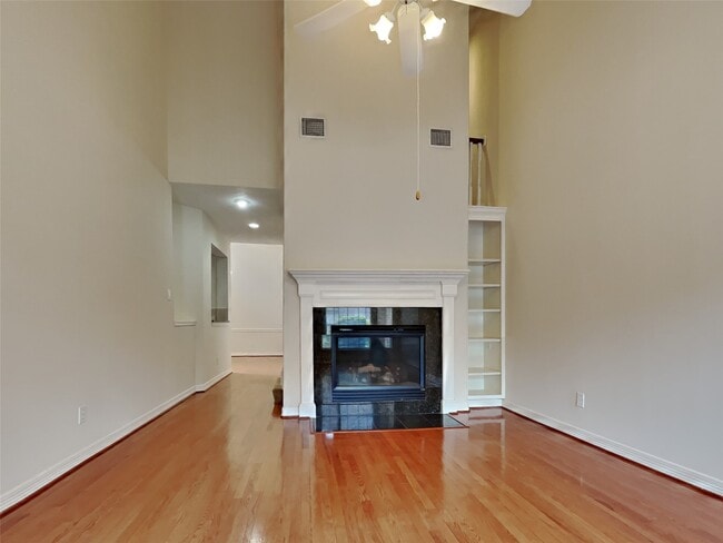 Photo - 1127 Enclave Square E