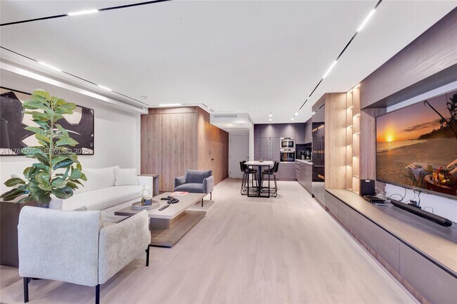 Building Photo - 2301 Collins Ave Unit 432