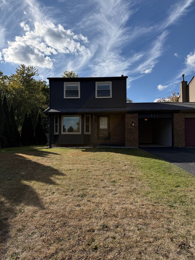 Building Photo - 827 Woods Ct