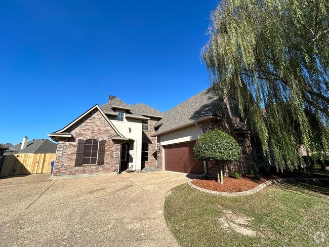 Building Photo - North-Bossier Beauty Perfect for a Family Rental