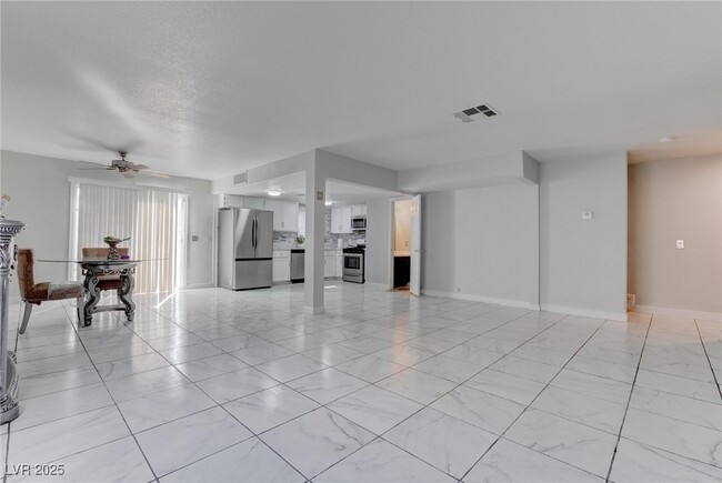 Photo - 6101 Crockery St