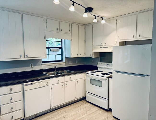 Building Photo - 2645 Parkside Way Rental
