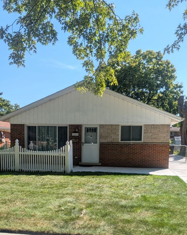 Building Photo - 12816 Royal Grand Ave Rental