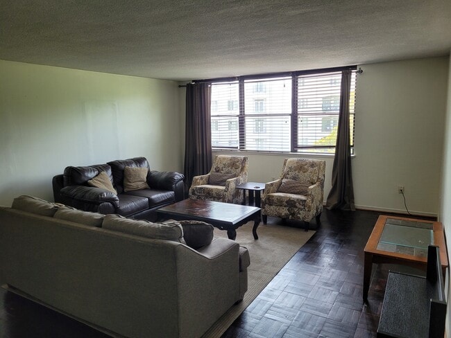 Photo - 2965 Pharr Court South NW Unidad 216 Rental