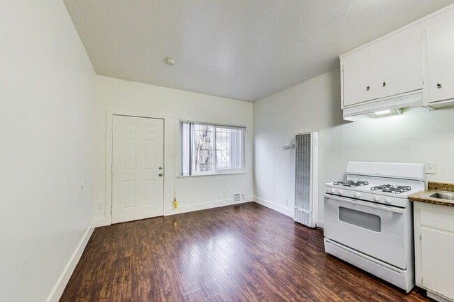 Building Photo - 2000 Linden St Unit 8 Rental