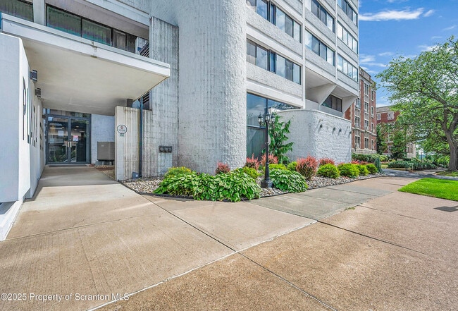 Photo - 550 Clay Ave