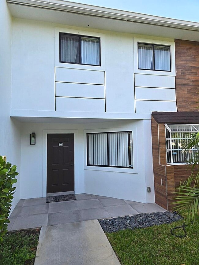 Building Photo - 2579 Bessie St Rental