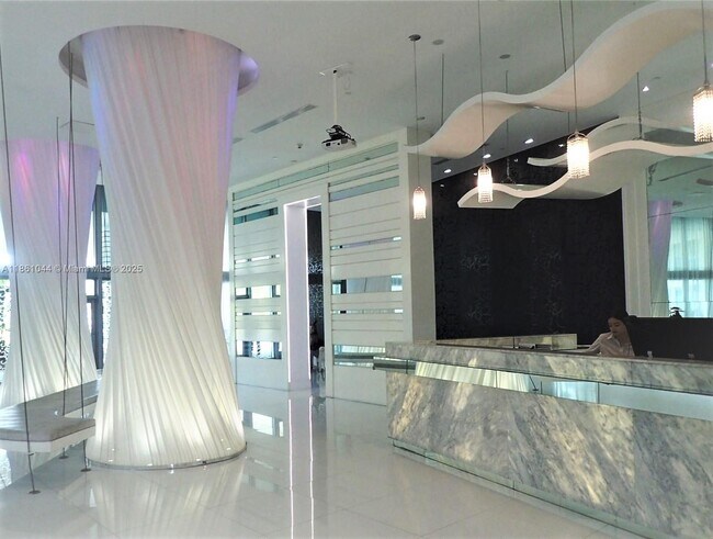 Photo - 350 S Miami Ave Unidad 2105