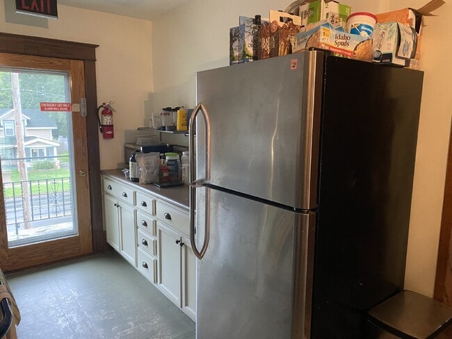 Photo - Spacious top floor 4 bed 1 bath by UWEC! Unit 2