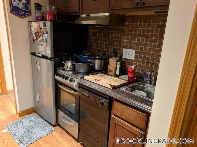 Photo - 1689 Beacon St Unidad 4