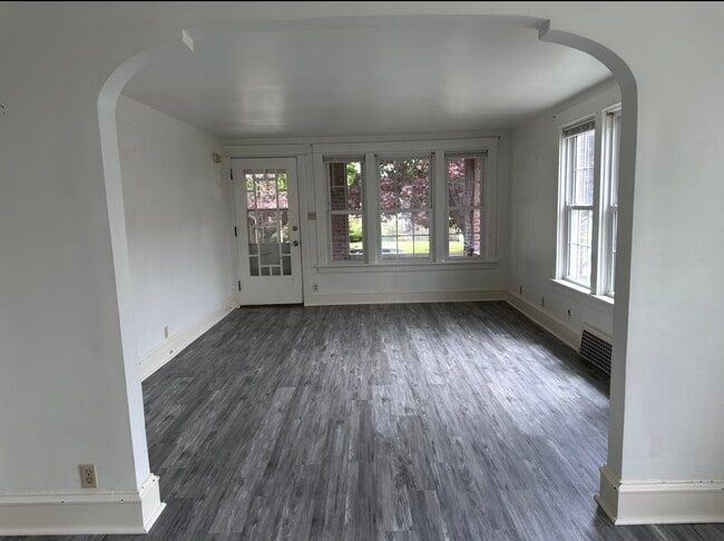 Living room with lots of natural light - 2712 S 9th St