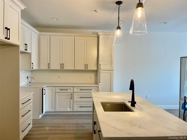 Photo - 903 Oakridge Cmns