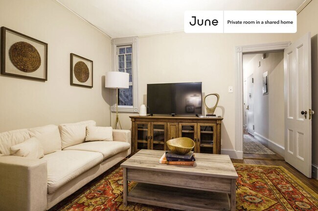 Room in Shared 5 bed/1 bath home in Hell's Kitchen